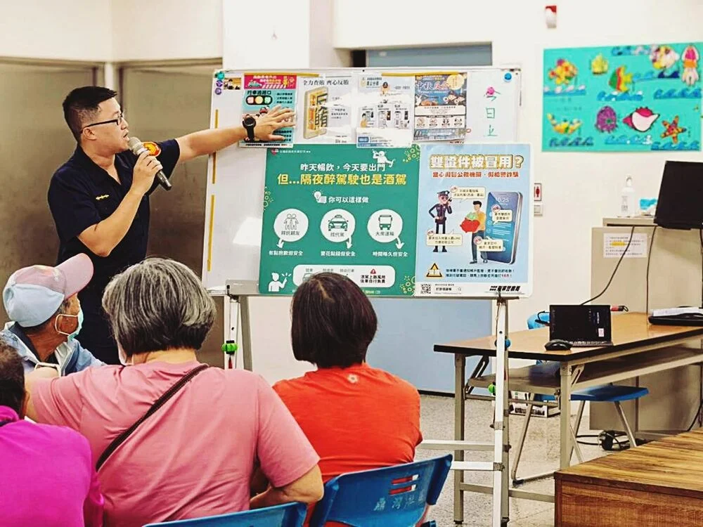 防詐觀念也要「印」入心!沙港警前進鼎灣社區教民眾識破AI變臉詐騙