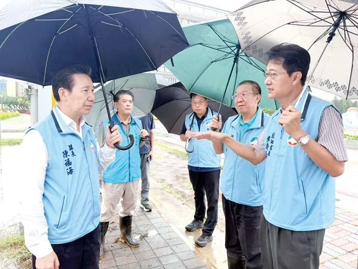 大雨狂炸太湖周邊!金門縣長陳福海親勘積水熱區 啟動5鄉鎮防汛動員令