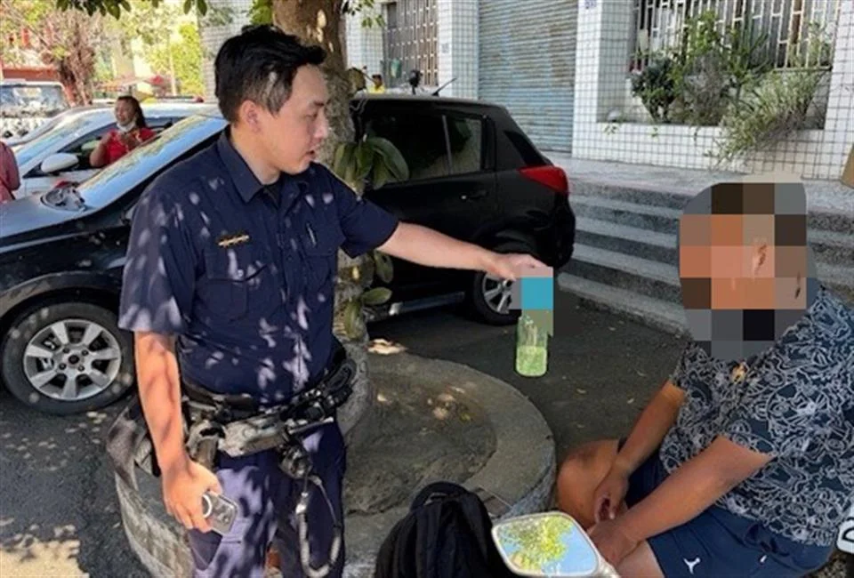 伸港媽遶境男熱昏頭！和美警急遞「救命水」解危
