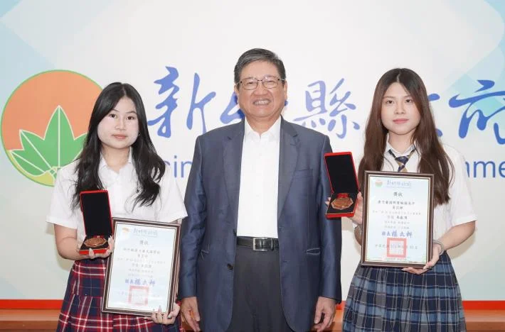 新竹縣學子展現永續力！董芷晴、黃苡樺榮獲台新青少年志工奉獻獎