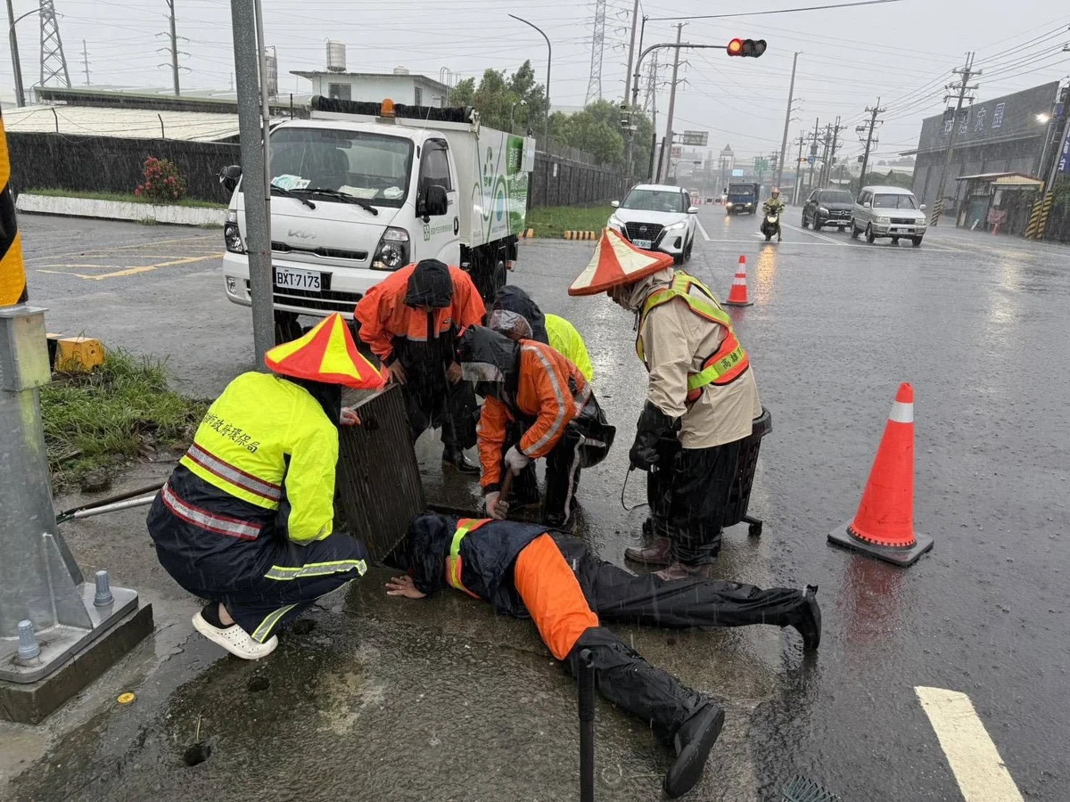 高雄8月雨量狂飆1712毫米破百年紀錄!未來一週續防豪雨 應變中心三級開設