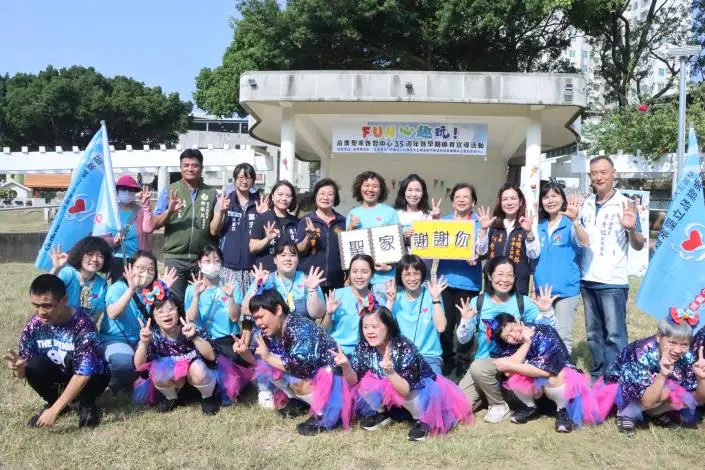 竹南公園超熱鬧!聖家35週年慶親子同樂,縣長夫人陳美琦現身力挺「早期療育」