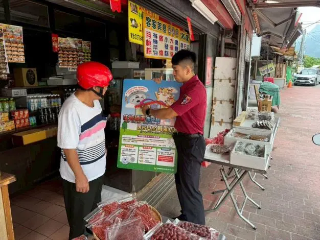 逛老街也能學防災！消防隊前進清安豆腐街 揭「保命神器」重要性
