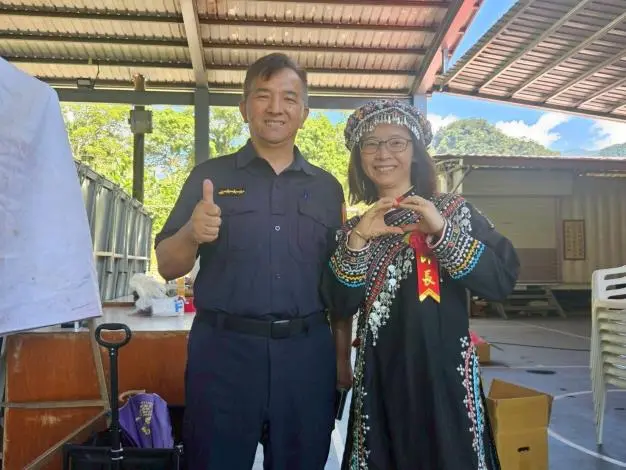小布農勇士著傳統服飾畢業！利稻警前進校園獻上反詐騙震撼教育
