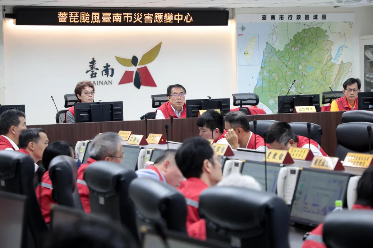 中颱薔琵逼近!台南災害應變中心一級開設 午後恐現12級強陣風