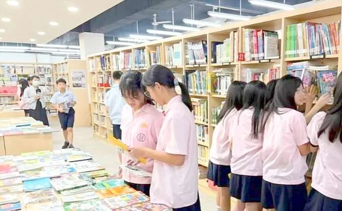 金城國中新生必修課!「圖書館巡禮」化身尋寶任務 闖關借書解鎖閱讀成就