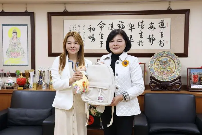 雲林「暖心小行囊」啟動!民間攜手縣府捐27萬,助高關懷兒少溫暖前行