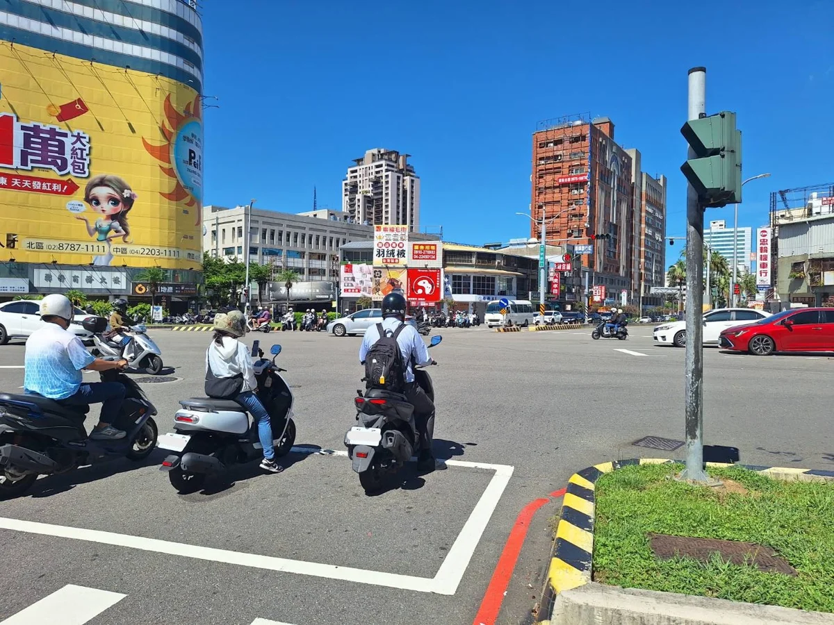 台中市試辦紅燈減秒!4大幹道最多省25秒 騎士免再曬成人乾