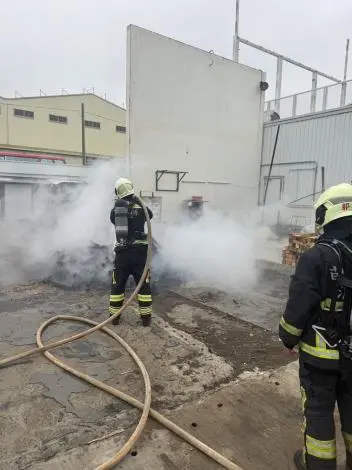 苗栗銅鑼工廠火警!員工貪方便「一把火」燒木材,恐吞高額罰單