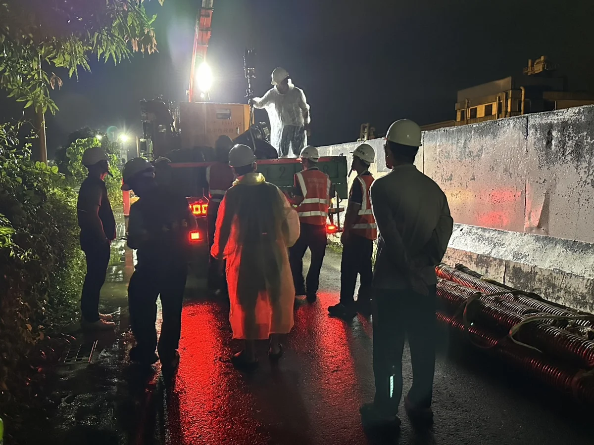 跨縣市救援!高雄豪雨積水未退 台中急調5部抽水機連夜南下馳援