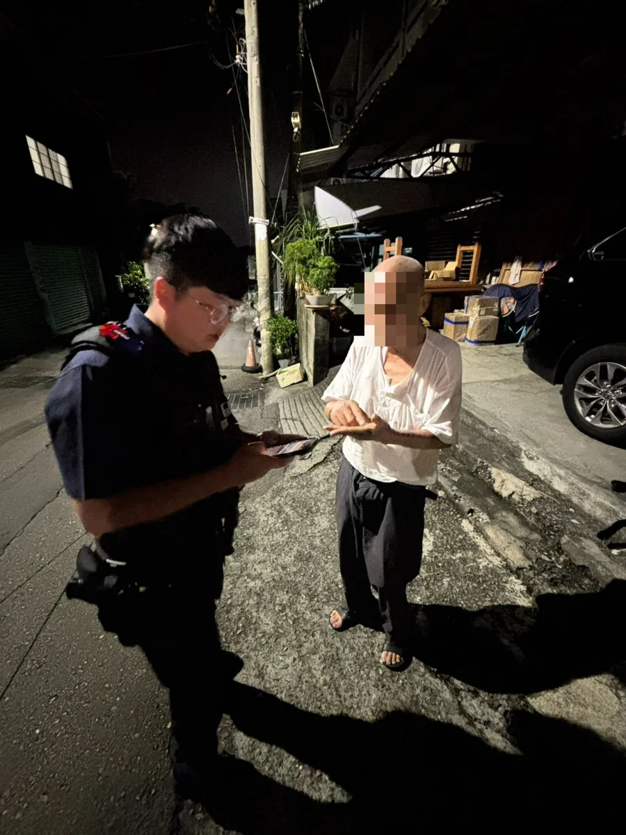 75歲翁夜迷員林街頭!警民聯手送暖助平安返家
