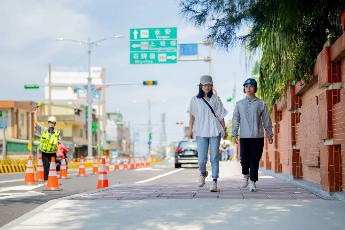 桃園新屋全台首條再生材料路竣工