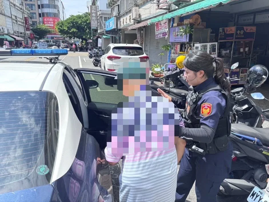 臺東市安慶街老翁身體不適跌坐流血!中興派出所暖警即時救援護送返家