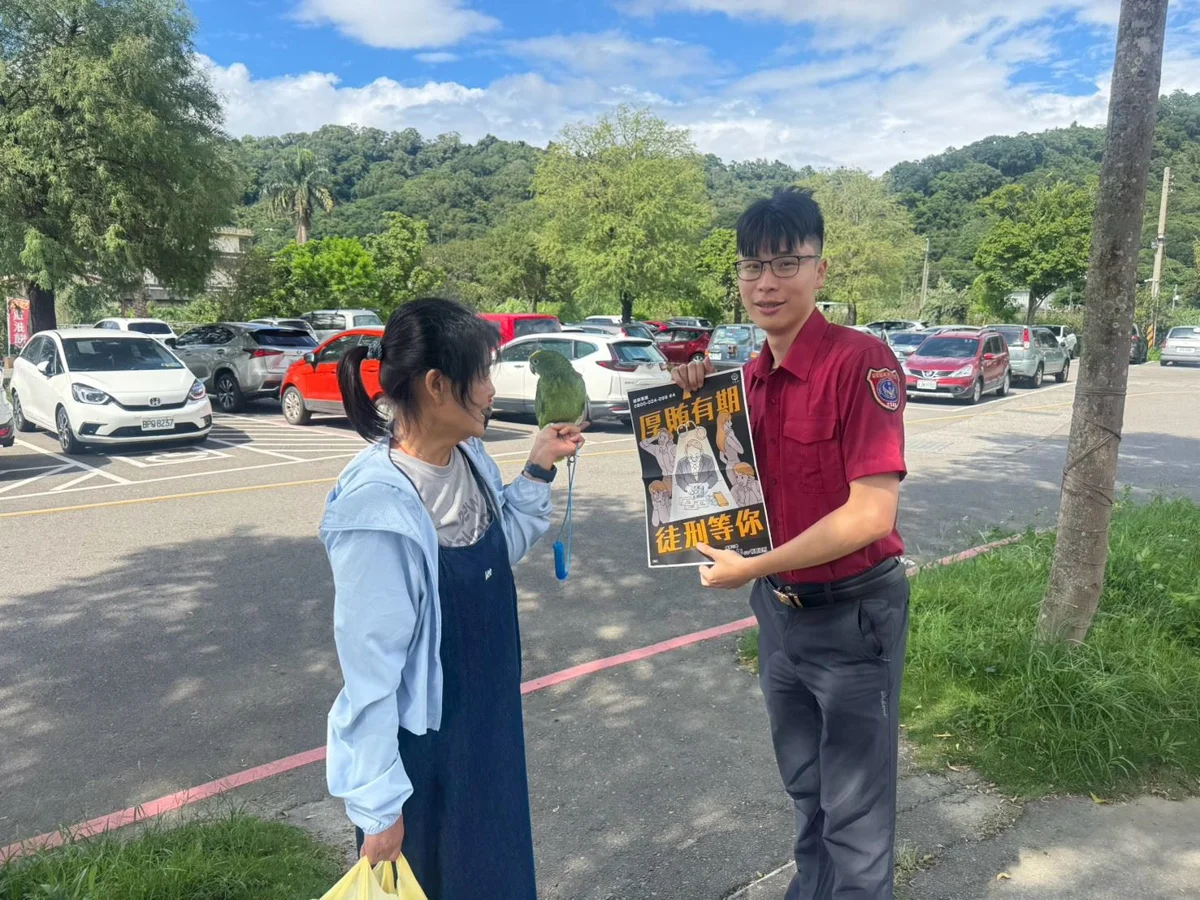 卓蘭消防隊前進知名餅店!宣導反賄選 打造乾淨選舉風氣