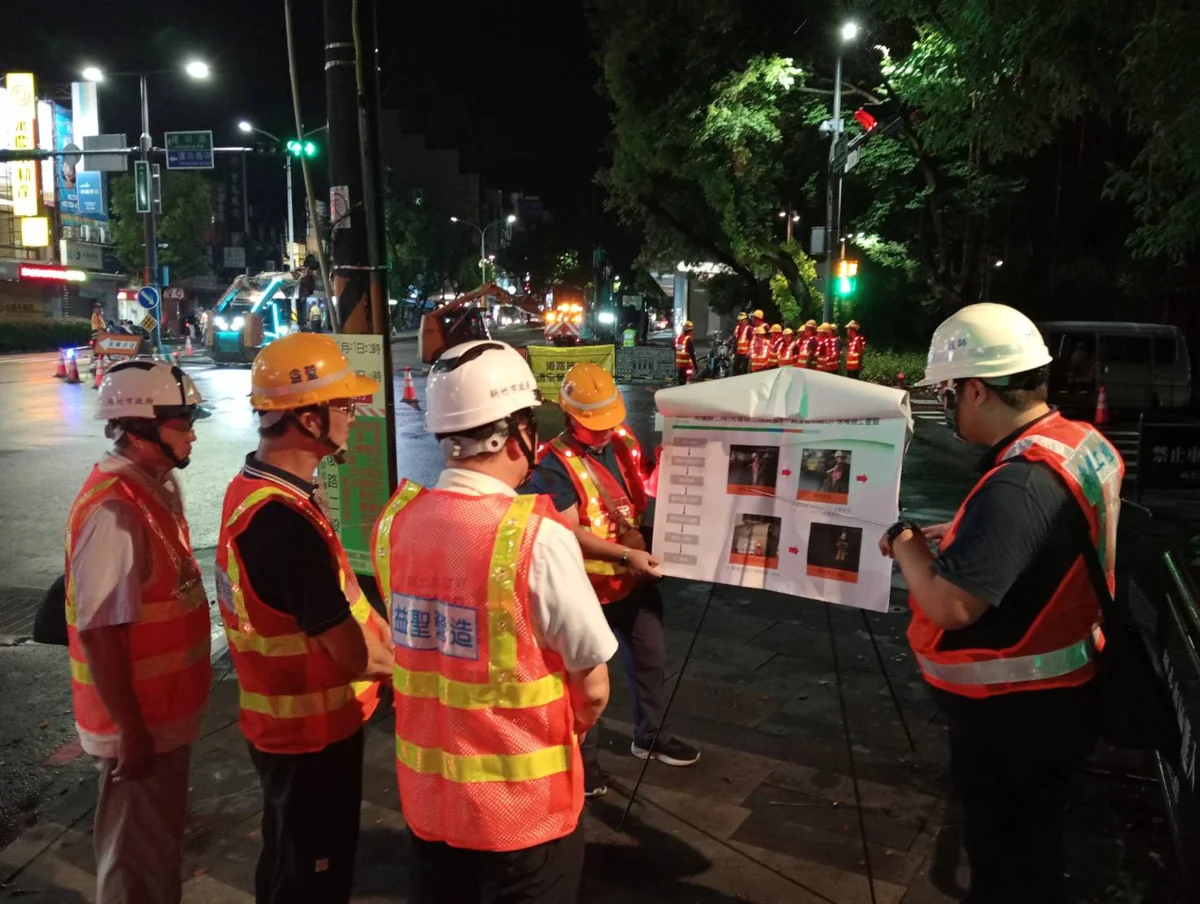 通勤族注意！新竹市光復路二段啟動夜間鋪路工程 養工處長深夜視察緊盯品質