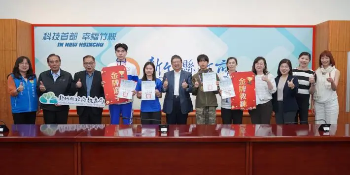 竹縣擊劍之光!劉瀚文亞青賽勇奪隊史首金,學弟妹接力全國賽摘銀