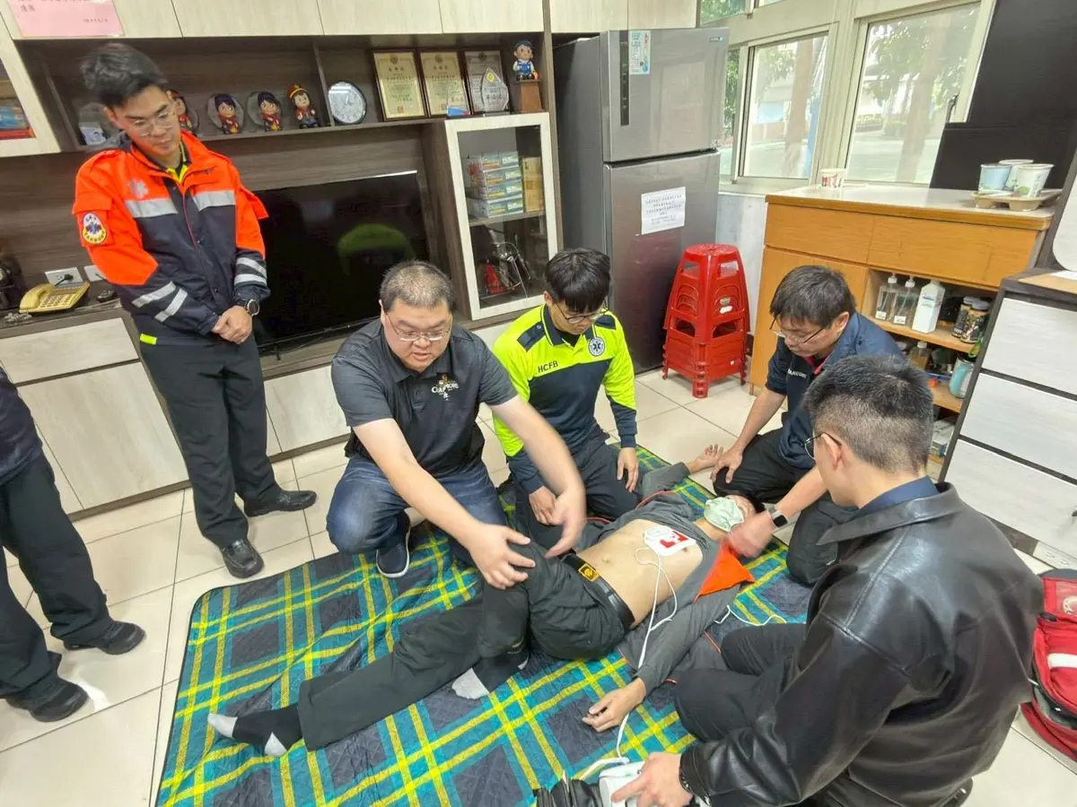 湖口7旬翁OHCA!急診醫放大絕「雙重電擊」從鬼門關前救回