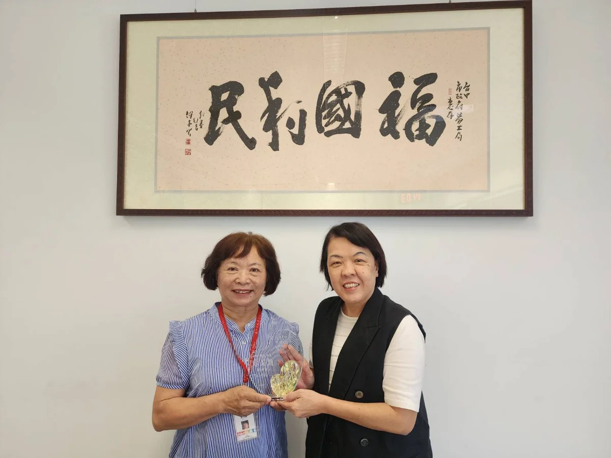 台中就服員鄭玉蘭獲頒全國績優人員 用愛接住弱勢求職者
