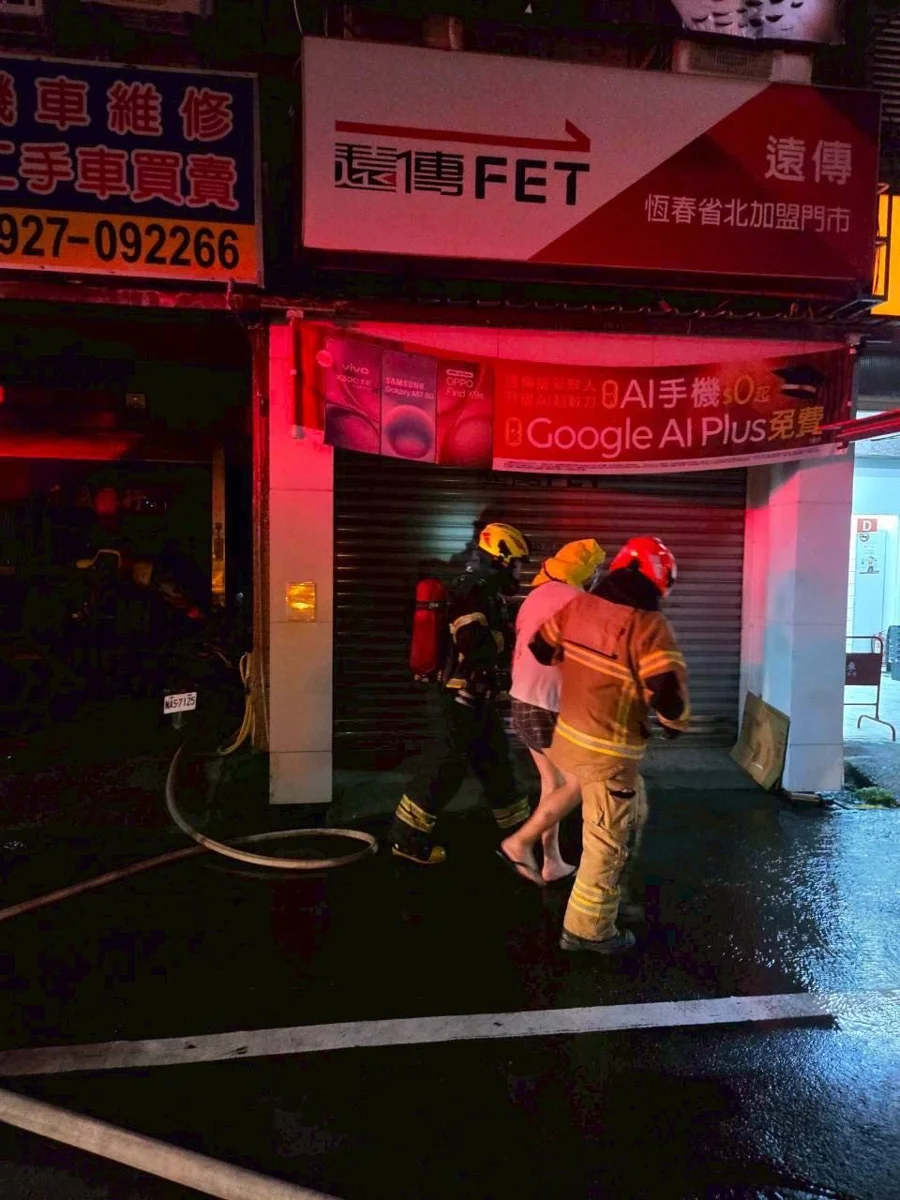 恆春租車行凌晨大火！濃煙竄樓3人受困 警消戴共生面罩驚險即刻救援