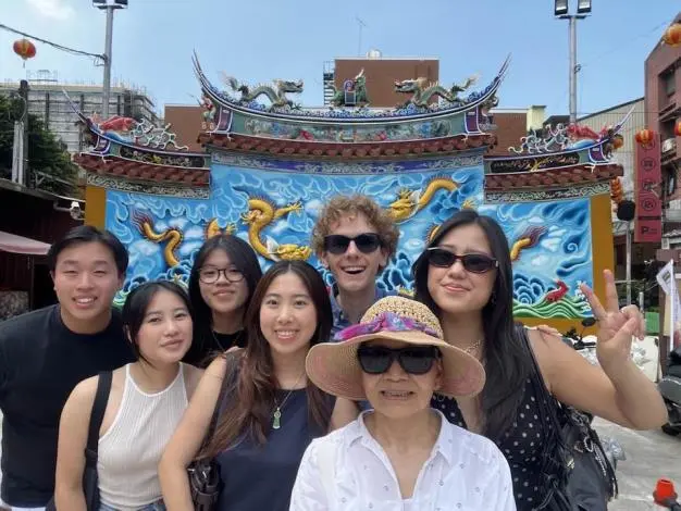 台南觀光秘密武器!免費英語導覽獲國際旅客狂讚,已破千人體驗巷弄之美