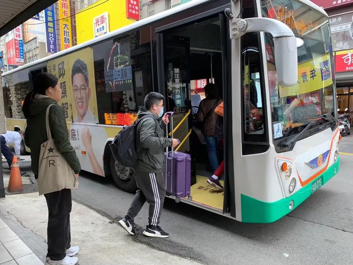 新竹通勤族、學生福音!高虹安宣布:藍1區增班、11甲延駛南華國中
