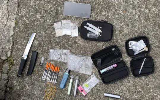 逃亡5年還在做!北市警破獲「喪屍煙彈」工廠,十年刑期通緝犯新北落網