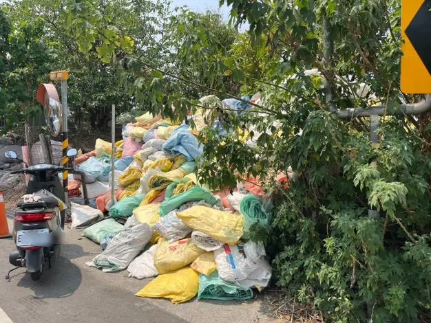 亂倒垃圾還想跑?南山公墓出動無人機抓到了 市府:清明掃墓違規零容忍