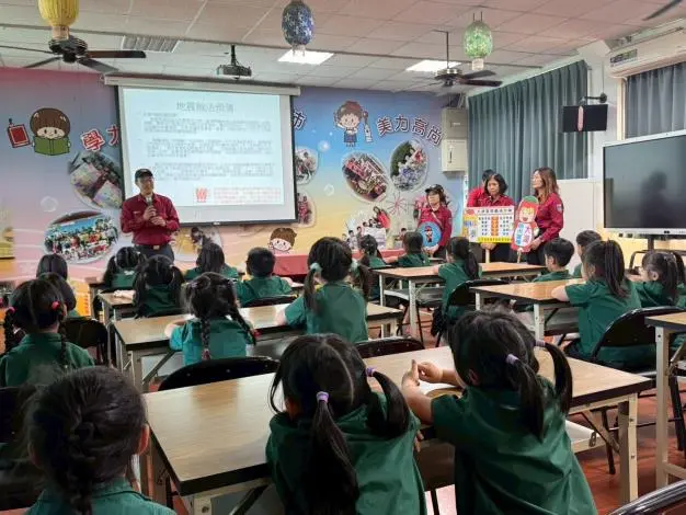「趴下、掩護、穩住！」苗栗大湖消防隊前進栗林國小，超萌幼童扎根防災教育