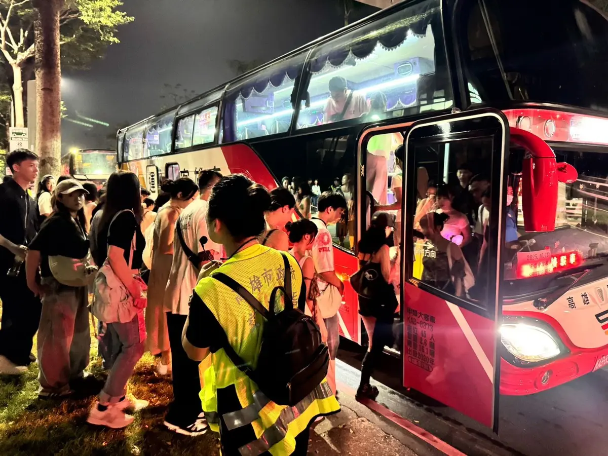 BLACKPINK高雄開唱擠爆6.3萬人!市府曝疏運成果:捷運單日狂載32萬人次
