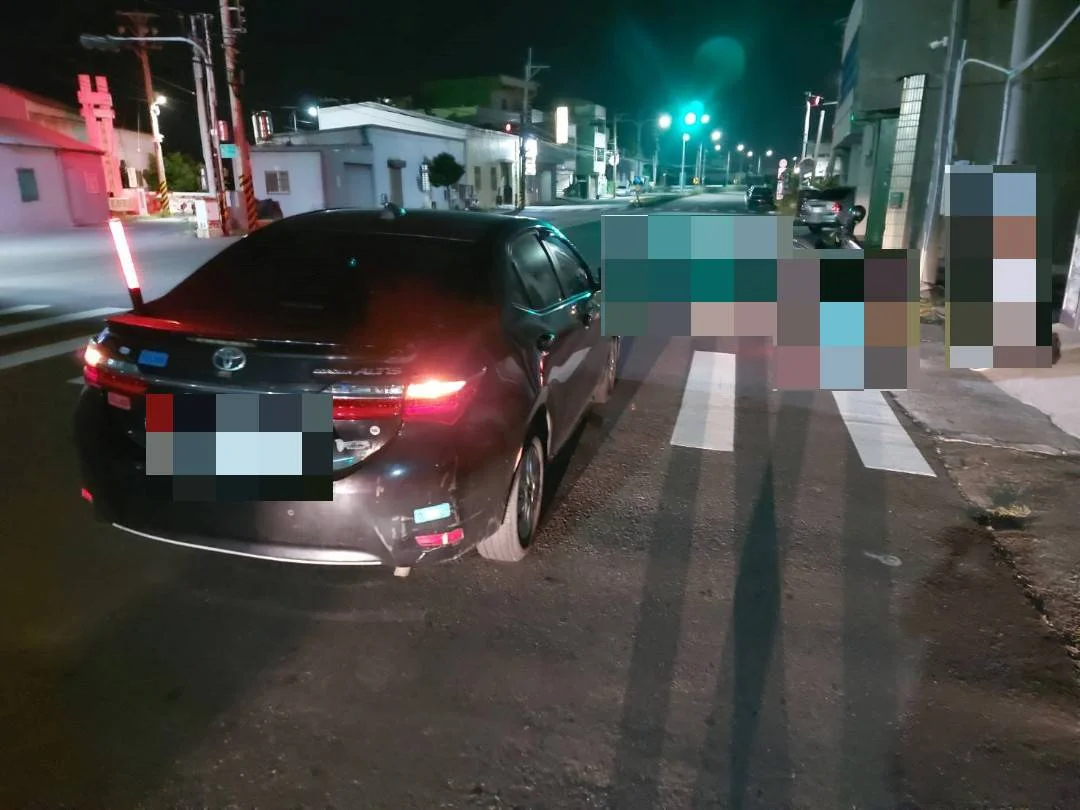 鹿港鎮鹿草路機慢車擦撞!騎士多處擦傷 暖警急叫救護車送醫