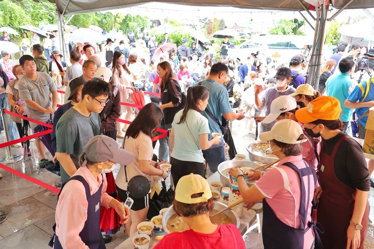 2026關子嶺溫泉美食節盛大開幕!千人搶喝大鼎湯、泡湯再抽沖繩機票