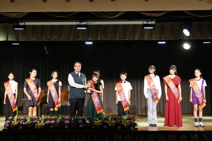 台南驕傲!黃偉哲親頒十大傑出兒童獎 肯定學子五育全才是城市之光