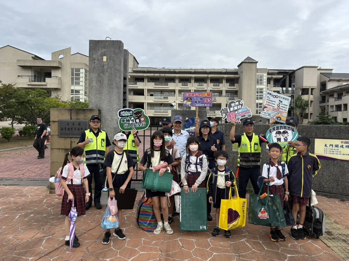 開學日朴子警化身「護童大使」!分局長親自站崗守護學童安全