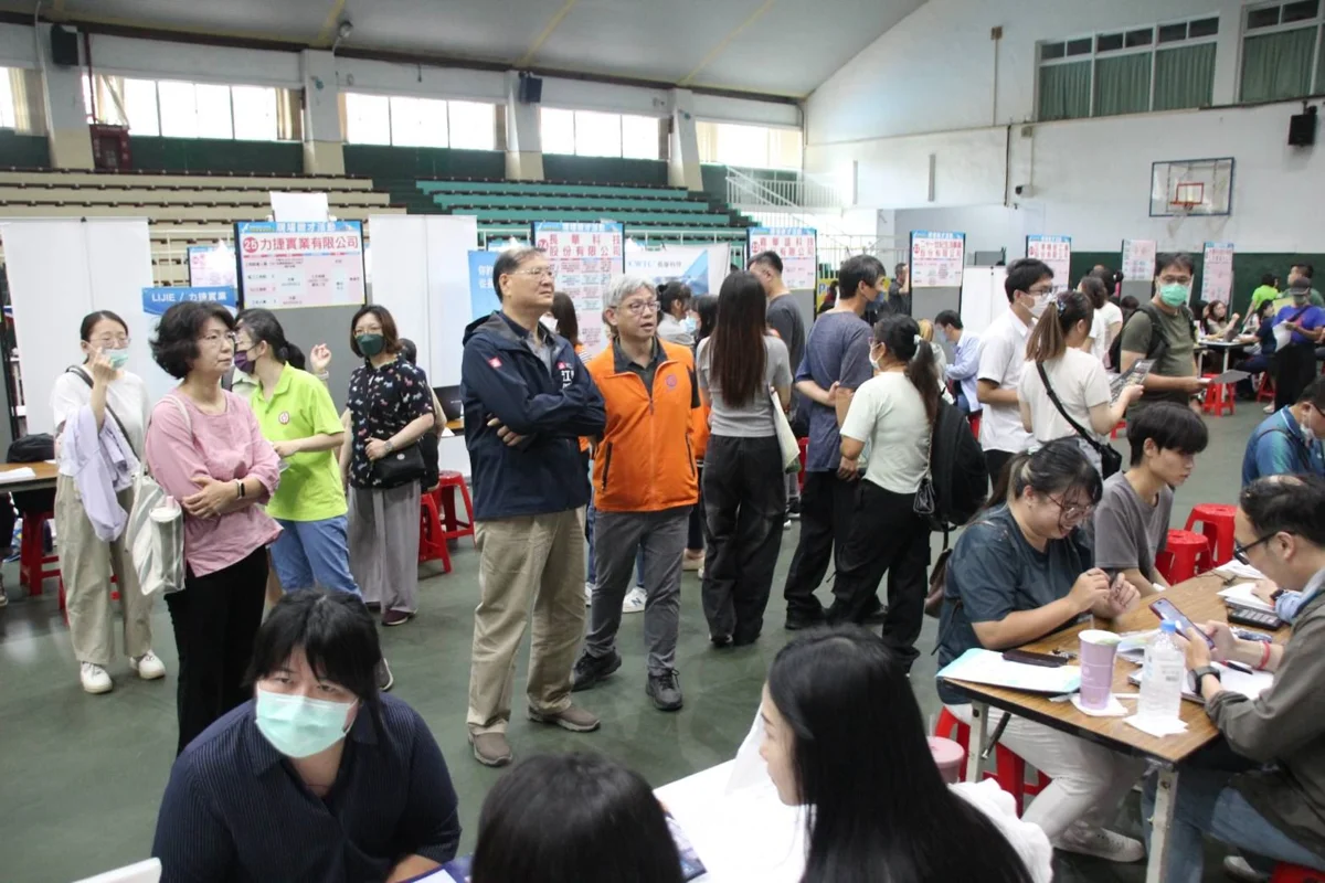 高雄科技大廠齊聚!台積電、鴻海開缺千個 現場面試媒合率破5成