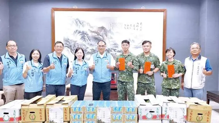 影/端午致敬前線英雄!金門副縣長李文良慰問國軍 烈嶼女醫官放棄飛官夢守護家鄉成亮點