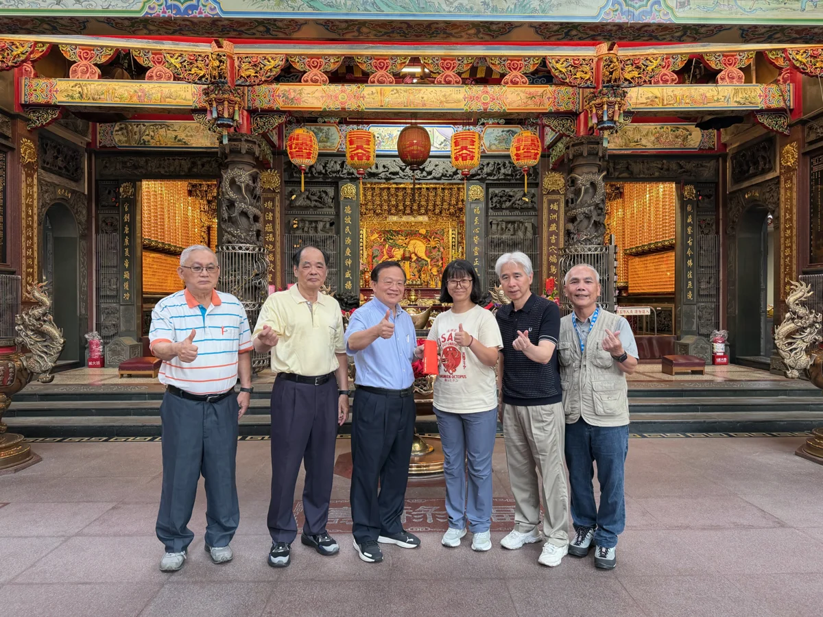 暖心!板橋埔墘福德宮捐255台輪椅 侯友宜親受贈致謝