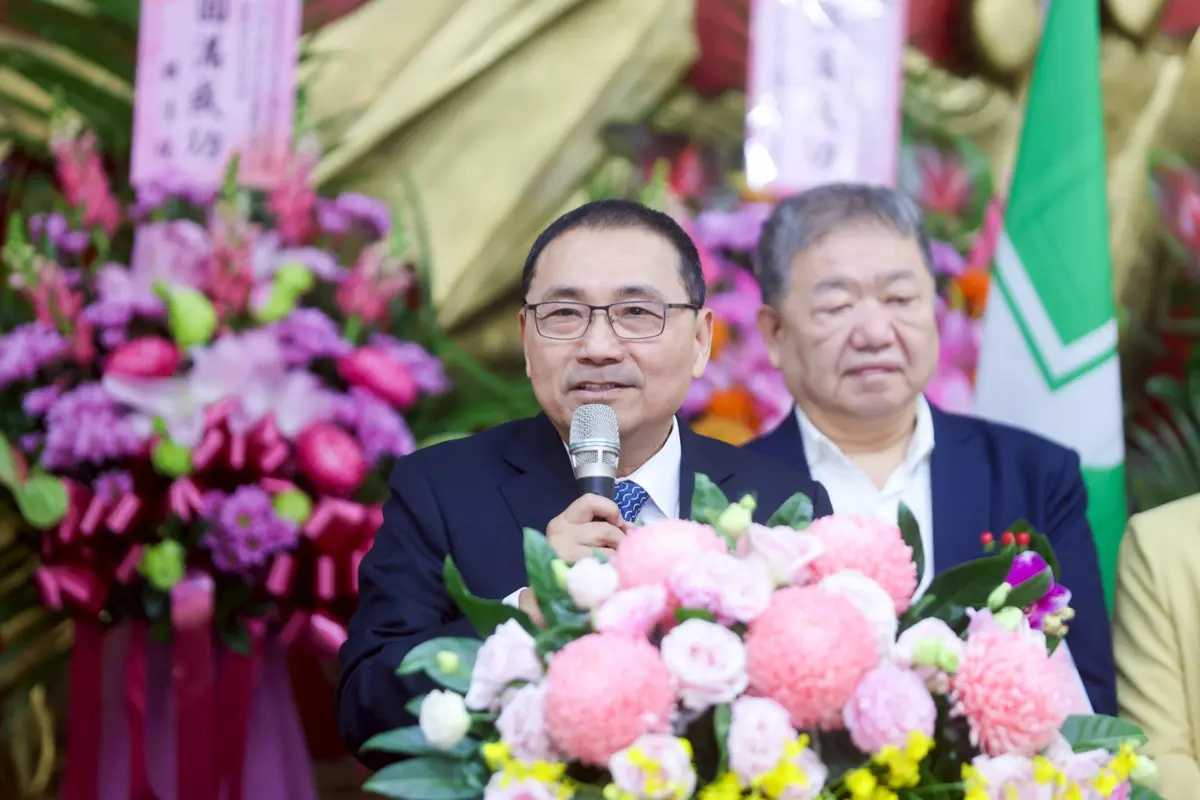 侯友宜現身民進黨團交接典禮!喊話府會合作、力拚三鶯線今年通車
