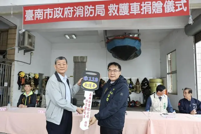 台南救護能量大升級！鑫興鋁業豪捐400萬救護車，這款「救命神器」首度亮相官田