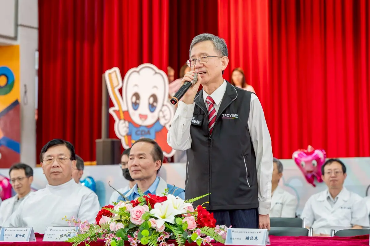 桃園國小潔牙賽222人較勁！副市長王明鉅：一口好牙是伴隨一生的資產
