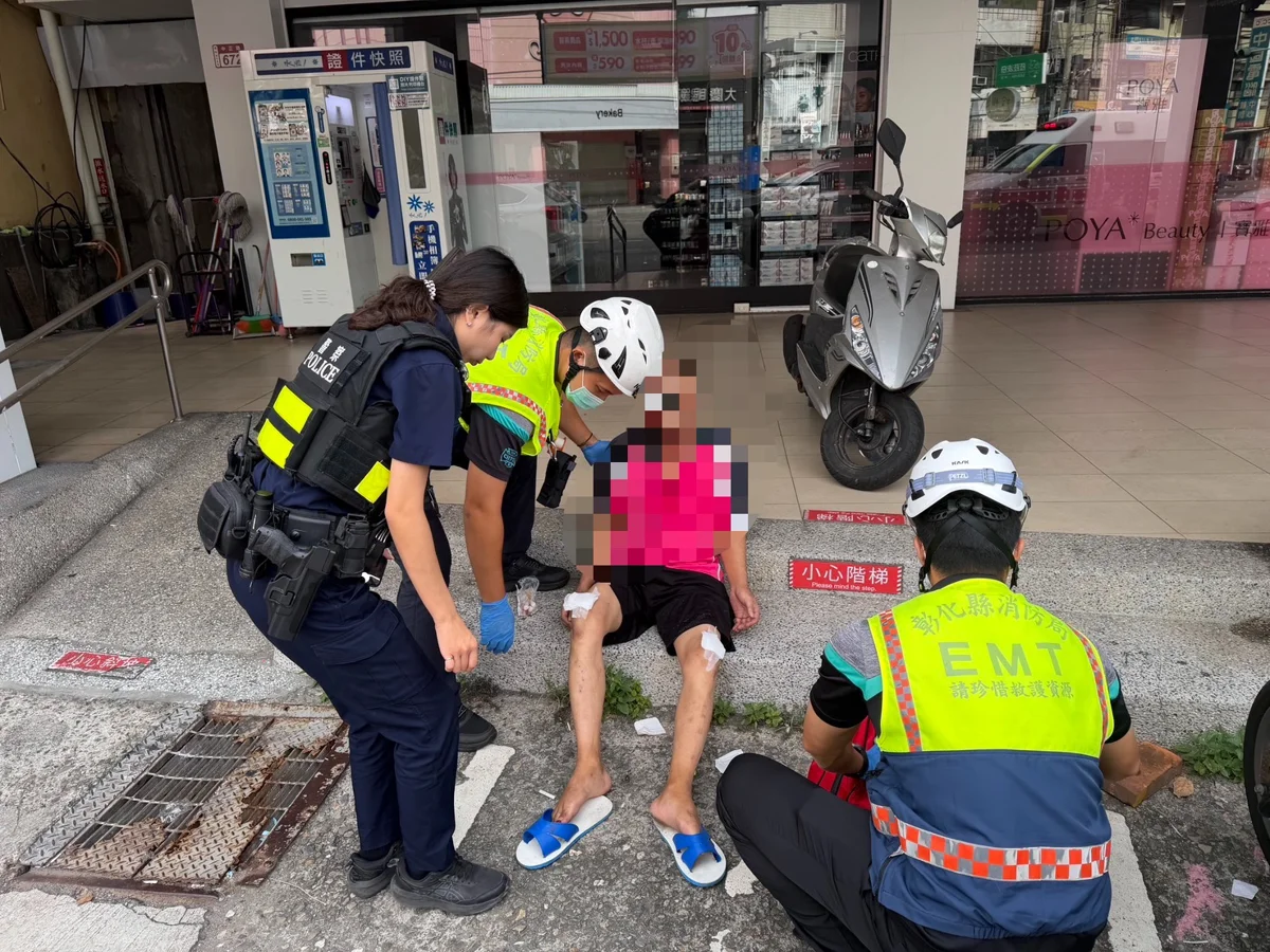 員林老翁不慎跌倒虛弱倒路旁!警消即時救援助家屬安心