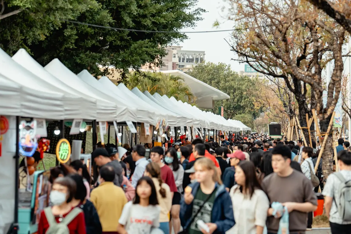 秒飛香港！高雄中央公園「香港年宵」盛大登場，道地港味美食讓你一秒淪陷