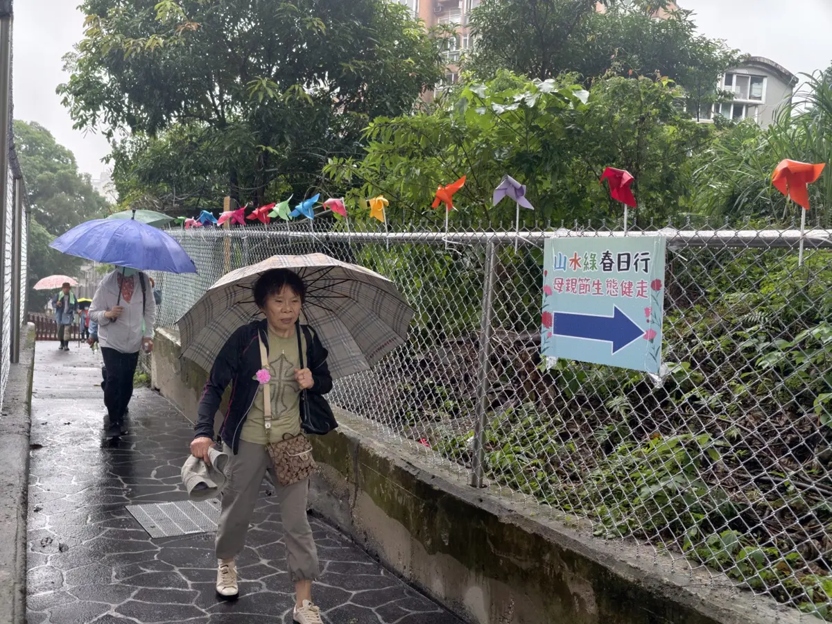 南港母親節健走!近700人同遊山水綠公園 體驗1.6公里全新步道