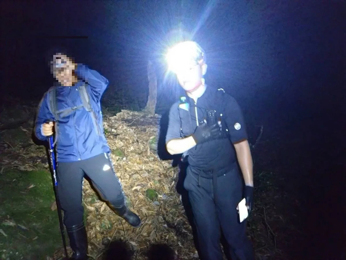 登山客受困騰龍山叢林！泰安消防神救援 5小時助脫險保命
