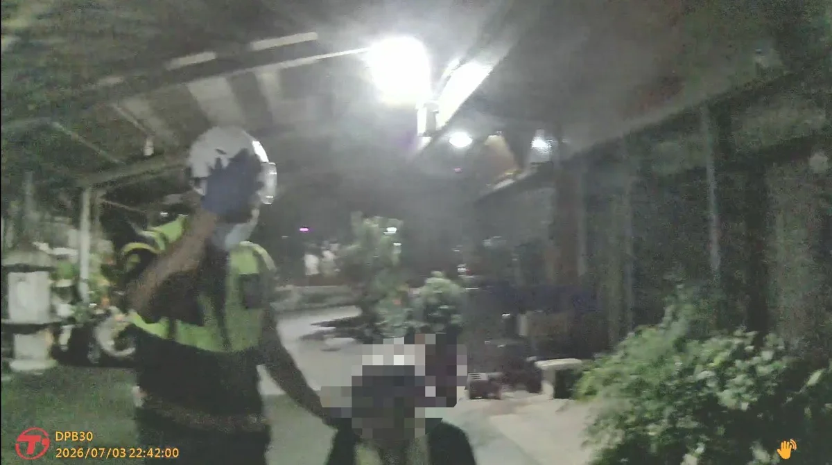 老婦路邊慘摔痛到無法起身!員林暖警急救援安撫送醫