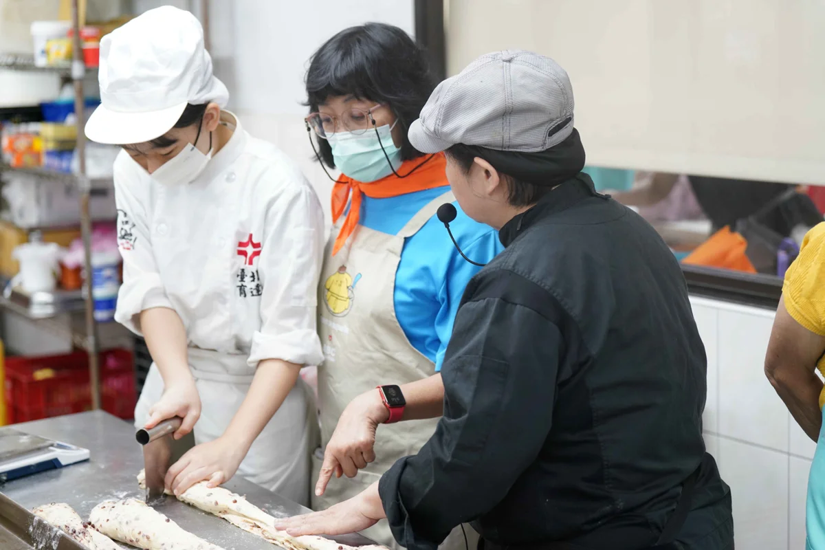 松山區樂齡烘焙班開跑!育達高中打造長輩專屬手作時光