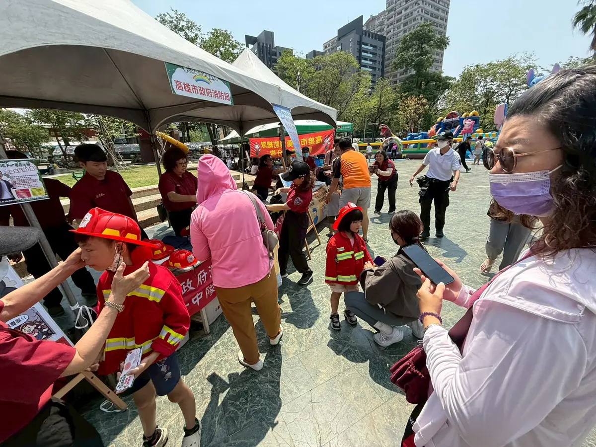 三民區公園變身消防營!小小消防員萌翻全場,濃煙屋體驗震撼教育