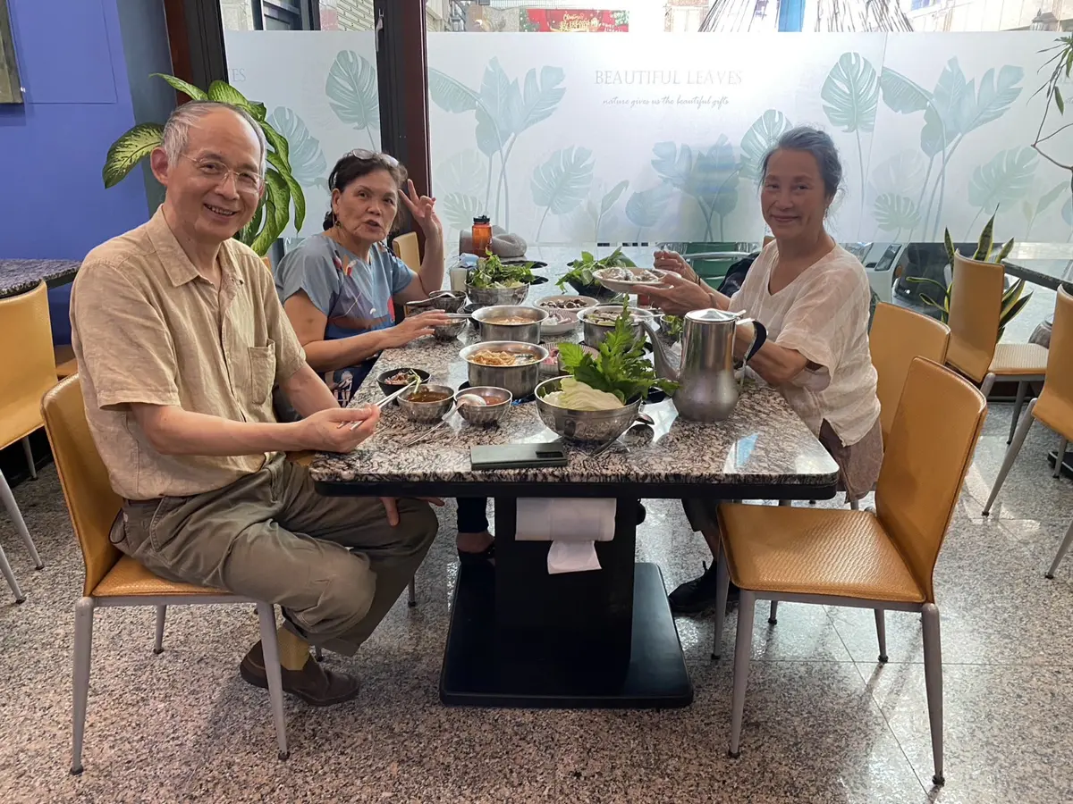 花蓮市區人氣小火鍋店——牛蕃茄小火鍋 堅持天然美味的20年老字號