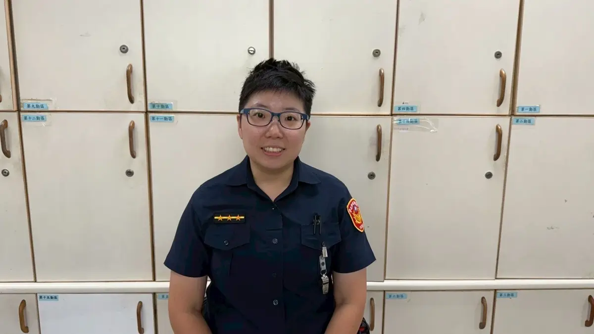 文山區試院路大塞車!竟是九旬翁卡車內 暖警一舉動感動路人