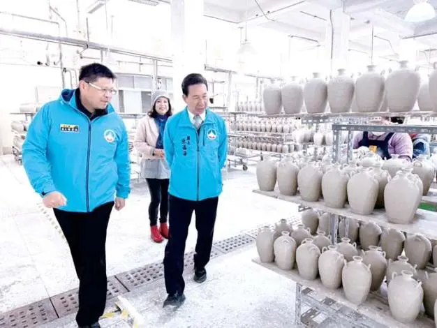 全國唯一官窯求轉型!陳福海視察陶瓷廠 揭示與金酒合作新方向