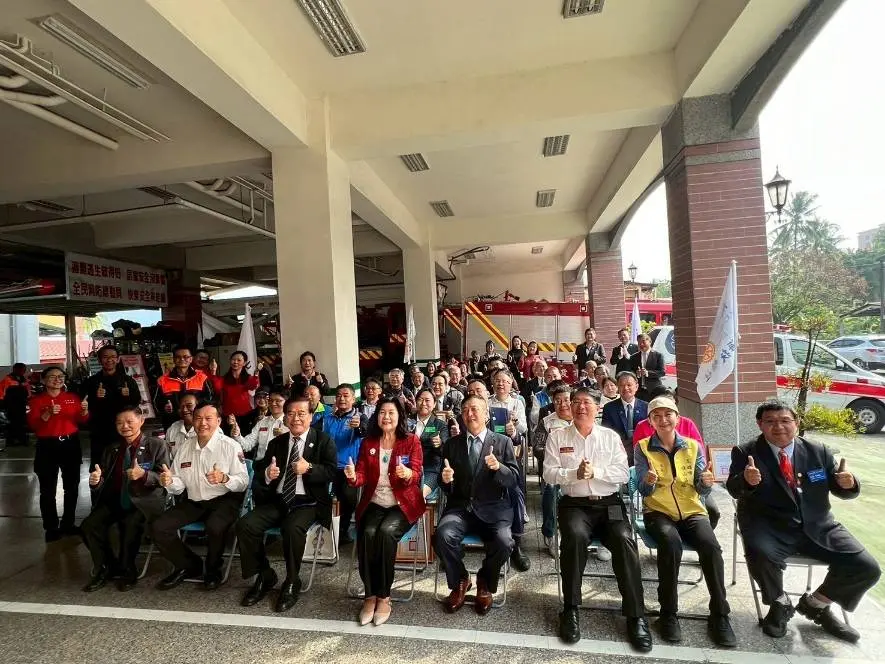 火場「鷹眼」來了！高雄9大扶輪社合捐熱顯像儀，守護旗山消防員安全